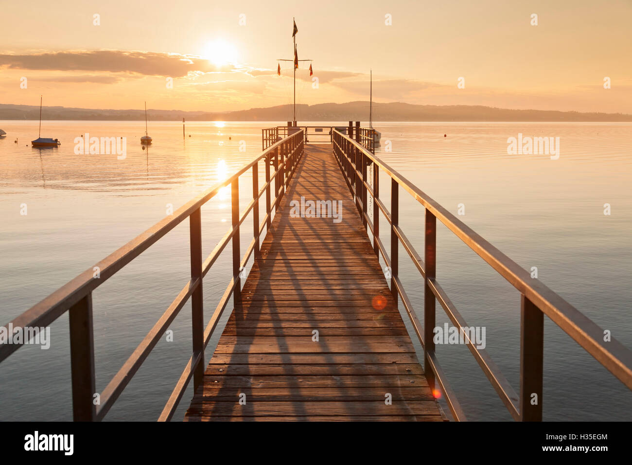 Coucher du soleil au lac de Constance, près de Constance, Baden-Wurttemberg, Allemagne Banque D'Images