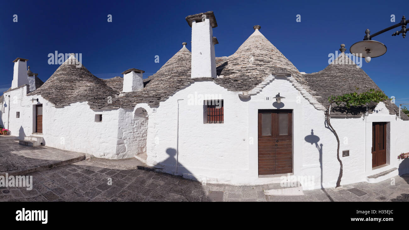 Trulli, maisons traditionnelles, Rione Monti, Alberobello, l'UNESCO, la Vallée d'Itria, district de Bari, Pouilles, Italie Banque D'Images