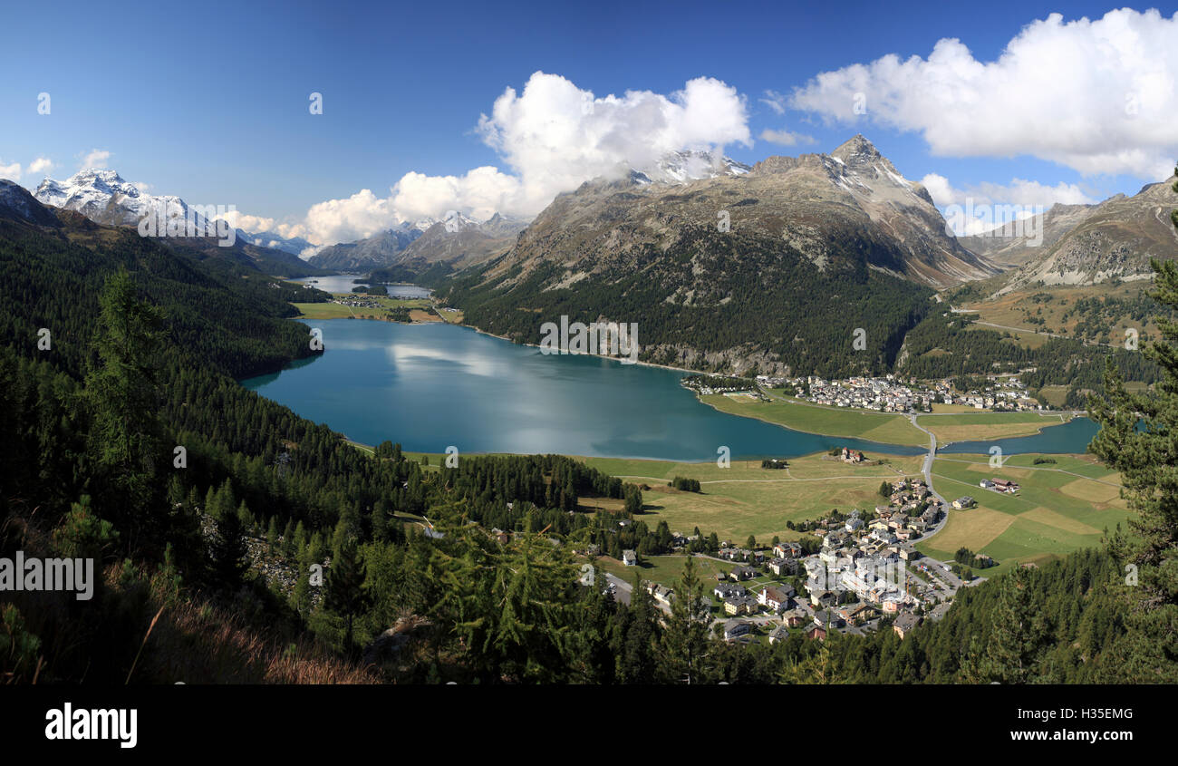 Vue panoramique sur les lacs de Silvaplana et Surley, Julier, Engadine, Canton des Grisons, Suisse Banque D'Images