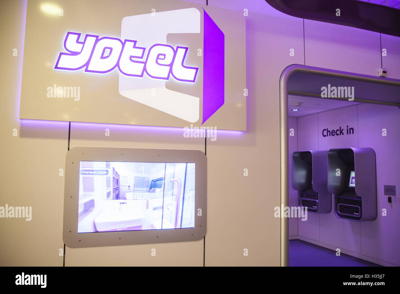 Rare,unique,Airport Hotel Hôtel Yotel,dans l'intérieur de l'aérogare côté piste de l'aéroport de Schipol à Amsterdam, Hollande, Pays-Bas,,l'Europe. Banque D'Images