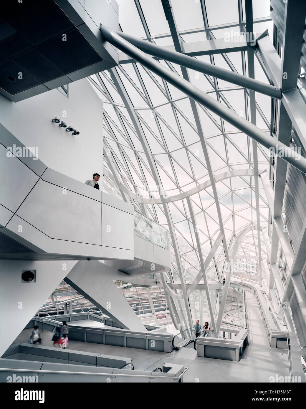 vue-de-l-int-rieur-de-mus-e-des-confluences-lyon-france-par-coop