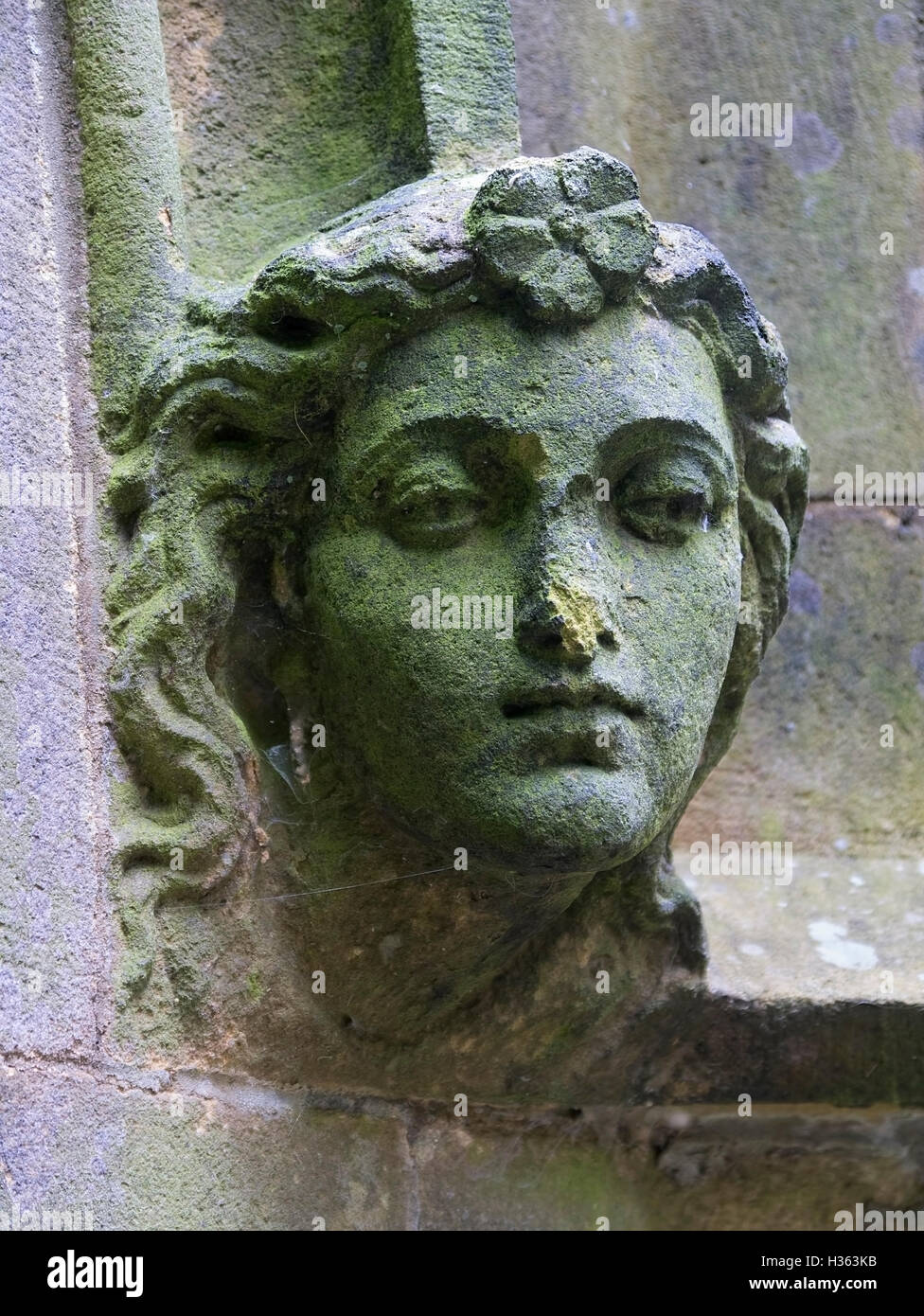 Les gargouilles sur le toit de St Michel et tous les Anges en l'Église du Yorkshire Haworth Banque D'Images
