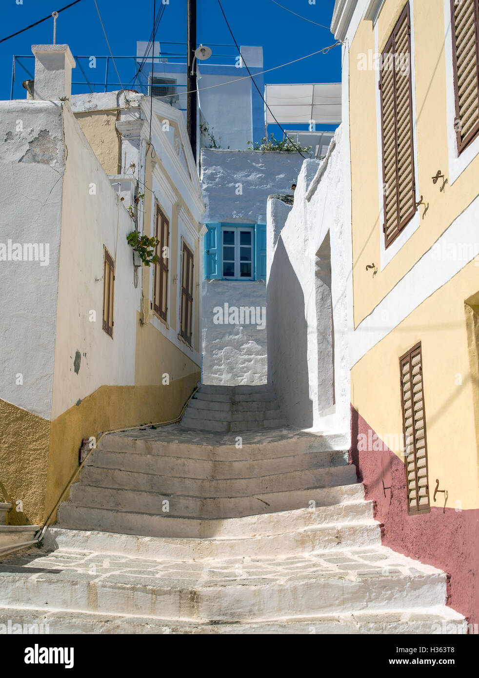 Rue traditionnelle les îles grecques de Symi, Grèce Banque D'Images