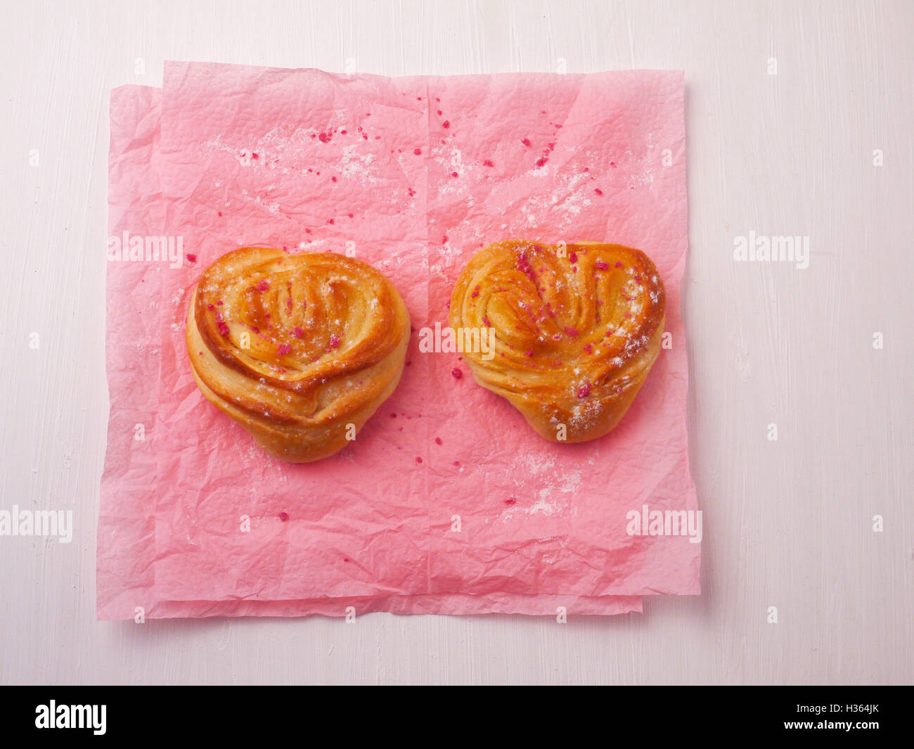 Deux petits pains en forme de coeur Banque D'Images