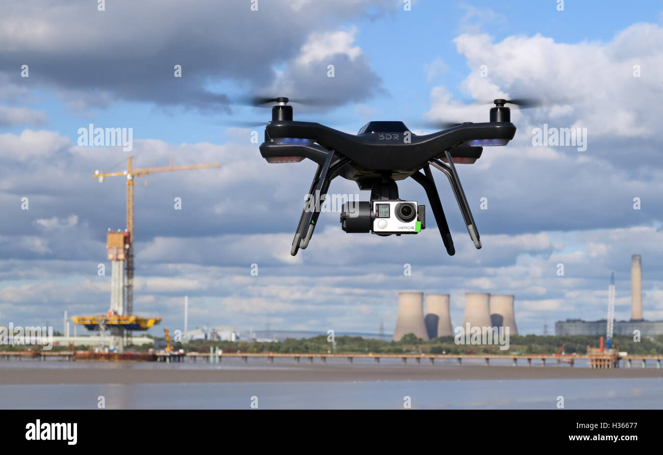 Flying Man 3X8 RTF DR drone près de Mersey, Merseyside, Angleterre Banque D'Images
