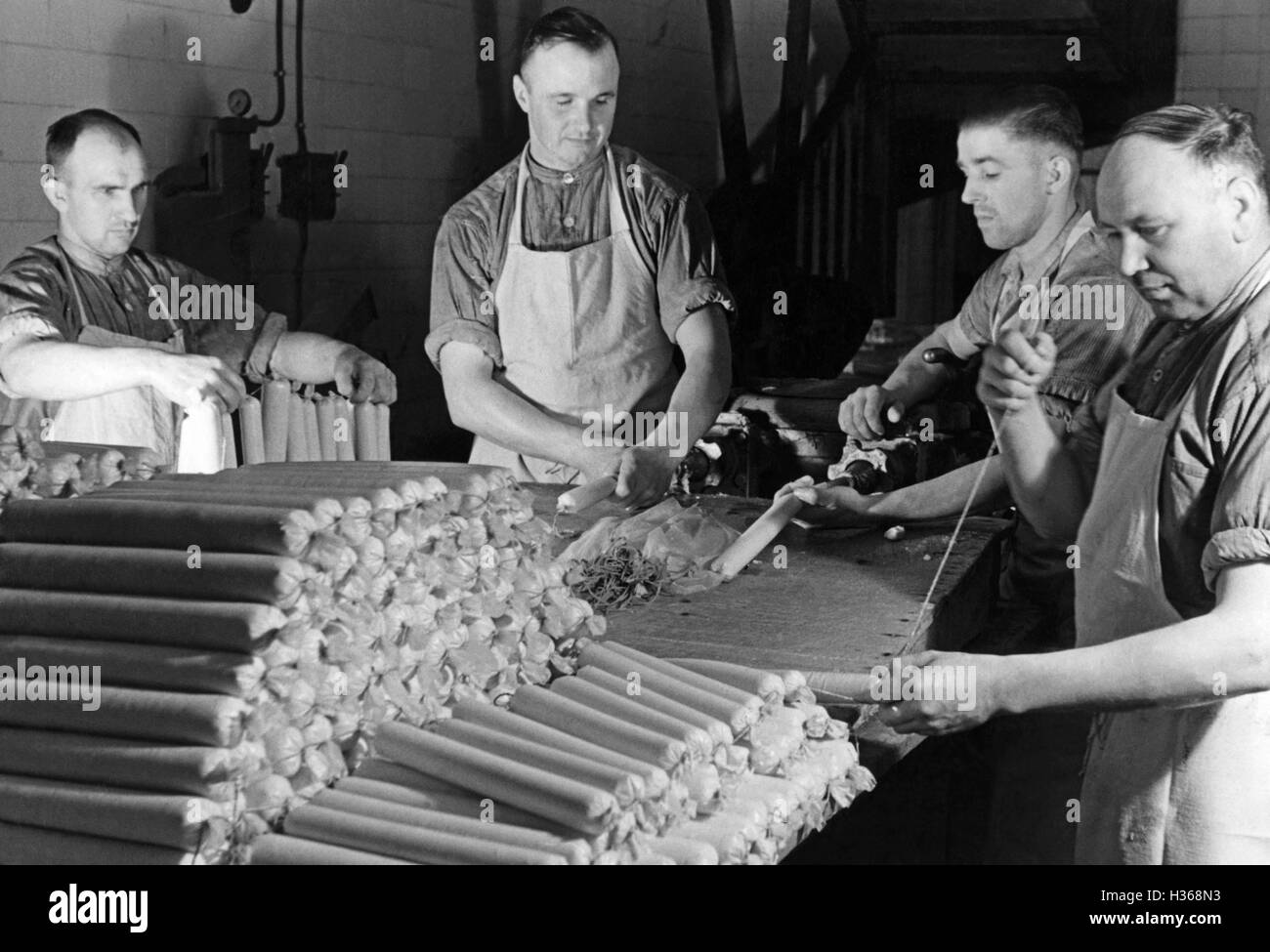 Production de saucisses, 1937 Banque D'Images