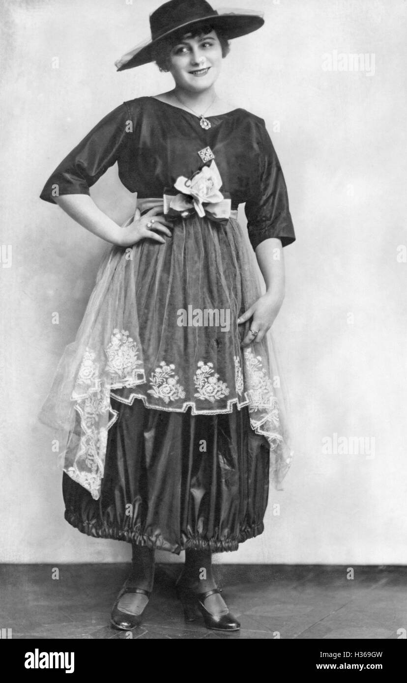 La mode pour femmes, 1918 Photo Stock - Alamy