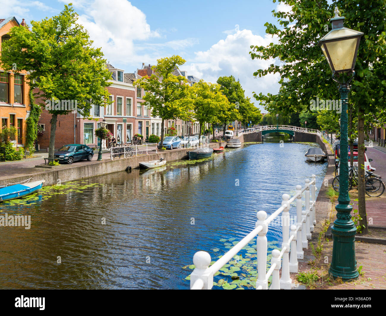 Canal de Rapenburg, dans la vieille ville de Leiden, Hollande méridionale, Pays-Bas Banque D'Images