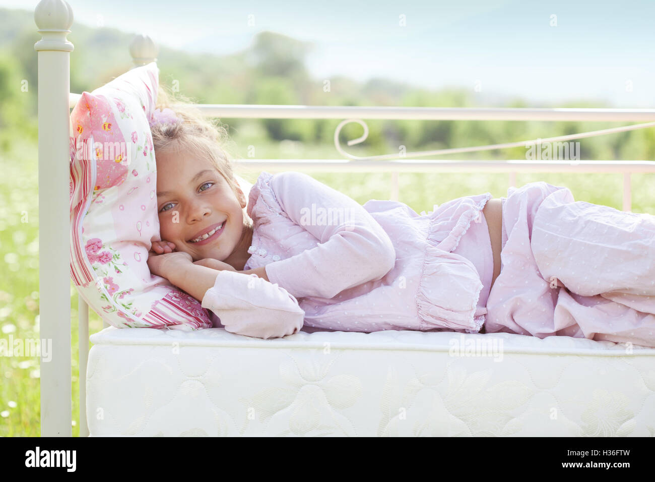 Enfant dans le champ Banque D'Images
