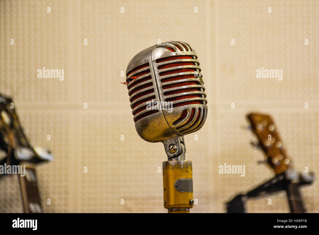 Vintage, micros d'origine utilisée par Elvis Presley et Johnny Cash et d'autres à l'intérieur de la salle d'enregistrement Studio Sun à Memphis, TN Banque D'Images