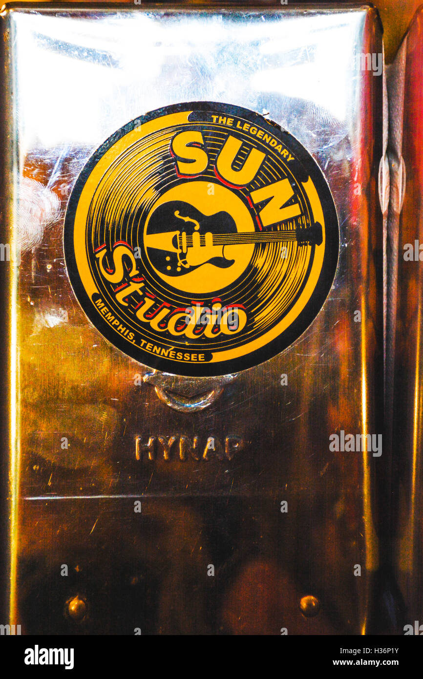 Un graphique jaune autocollant label à l'intérieur du légendaire Studio Sun à Memphis, TN Banque D'Images Un graphique jaune autocollant label à l'intérieur du légendaire Studio Sun à Memphis, TN Banque D'Images
