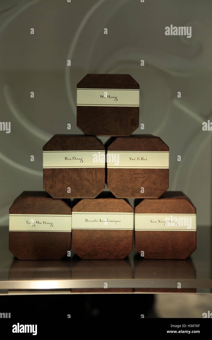 Chocolats pour vendre à La Chocolaterie de Jacques Genin le shop chocolet de Jacques Genin au quartier du Marais. Paris. France Banque D'Images