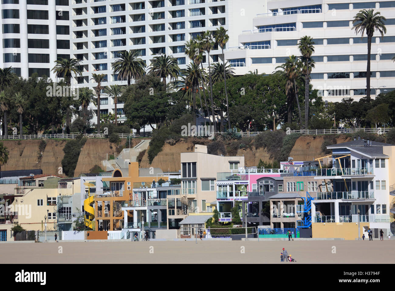 Maisons et immeubles à appartements sur la plage de Santa Monica Santa Monica.,California,USA Banque D'Images