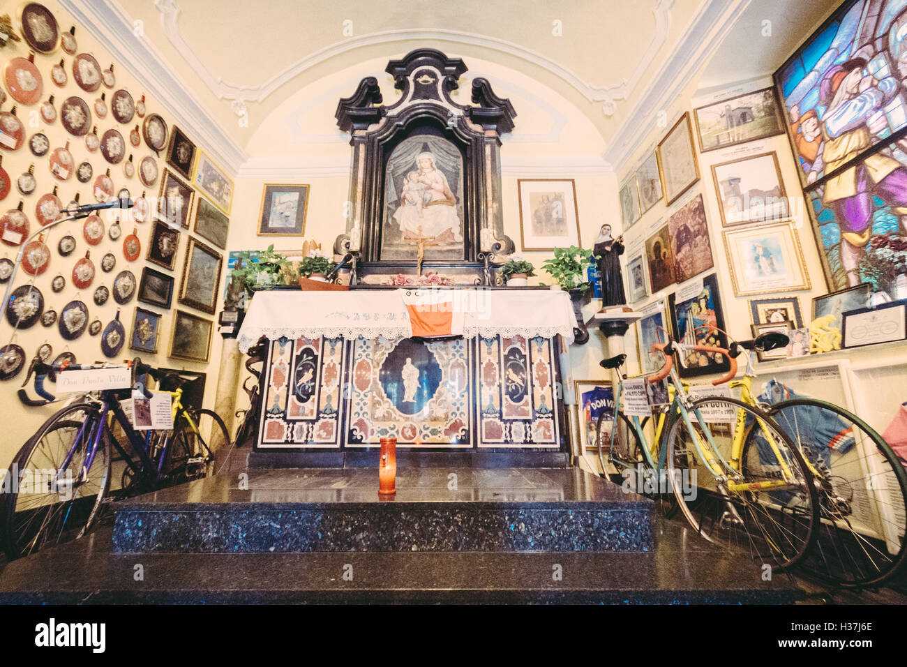 Ghisallo : sanctuaire consacré Madonna protectrice de cyclistes Banque D'Images