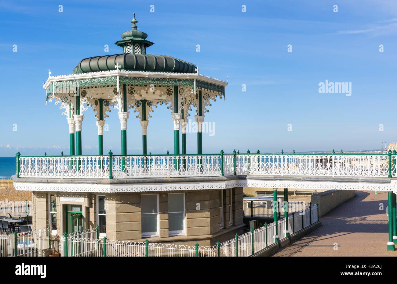 Le kiosque à Brighton, sur le front de mer après restauration, à Brighton, East Sussex, Angleterre, Royaume-Uni. Banque D'Images
