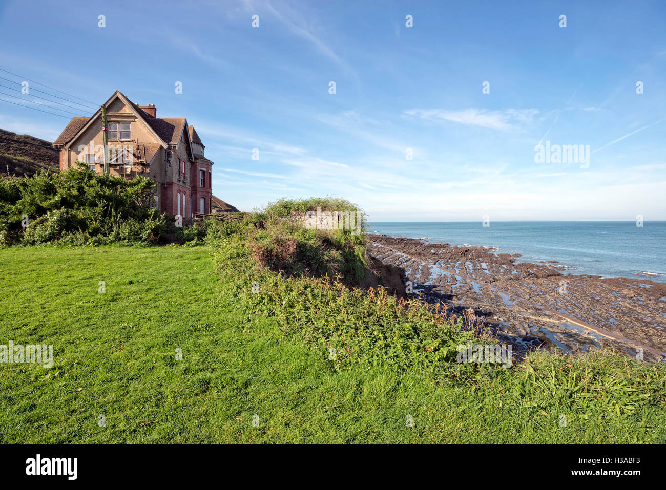 Une vieille maison sur cliftops à Westward Ho près de Bideford Devon Banque D'Images