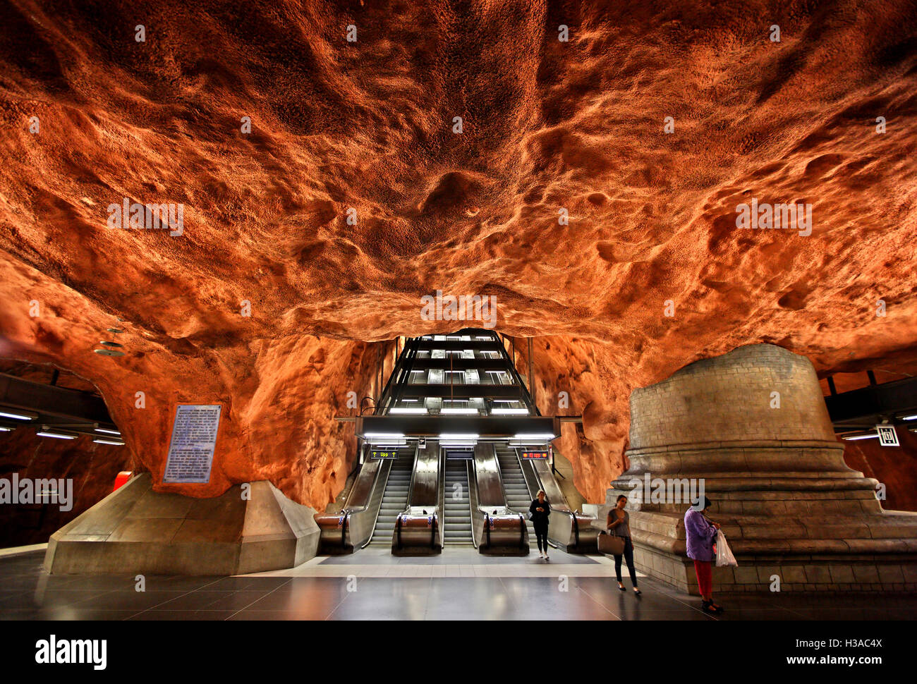 L'impressionnant métro (Tunnelbana) Radhuset, Kungsholmen, Stockholm, Suède. Banque D'Images