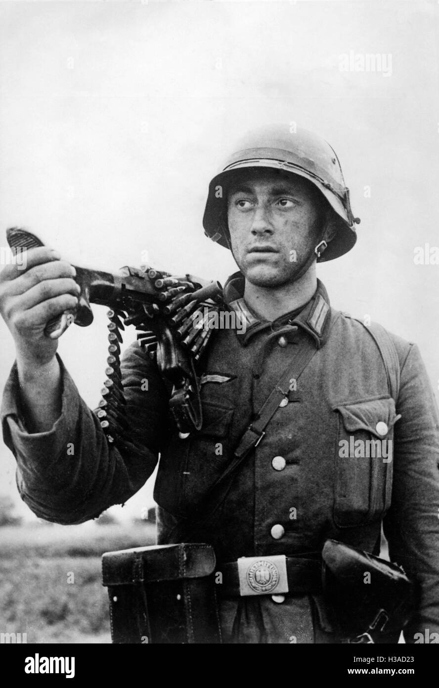 Mitrailleur allemand au cours de la campagne en français, 1940 Banque D'Images