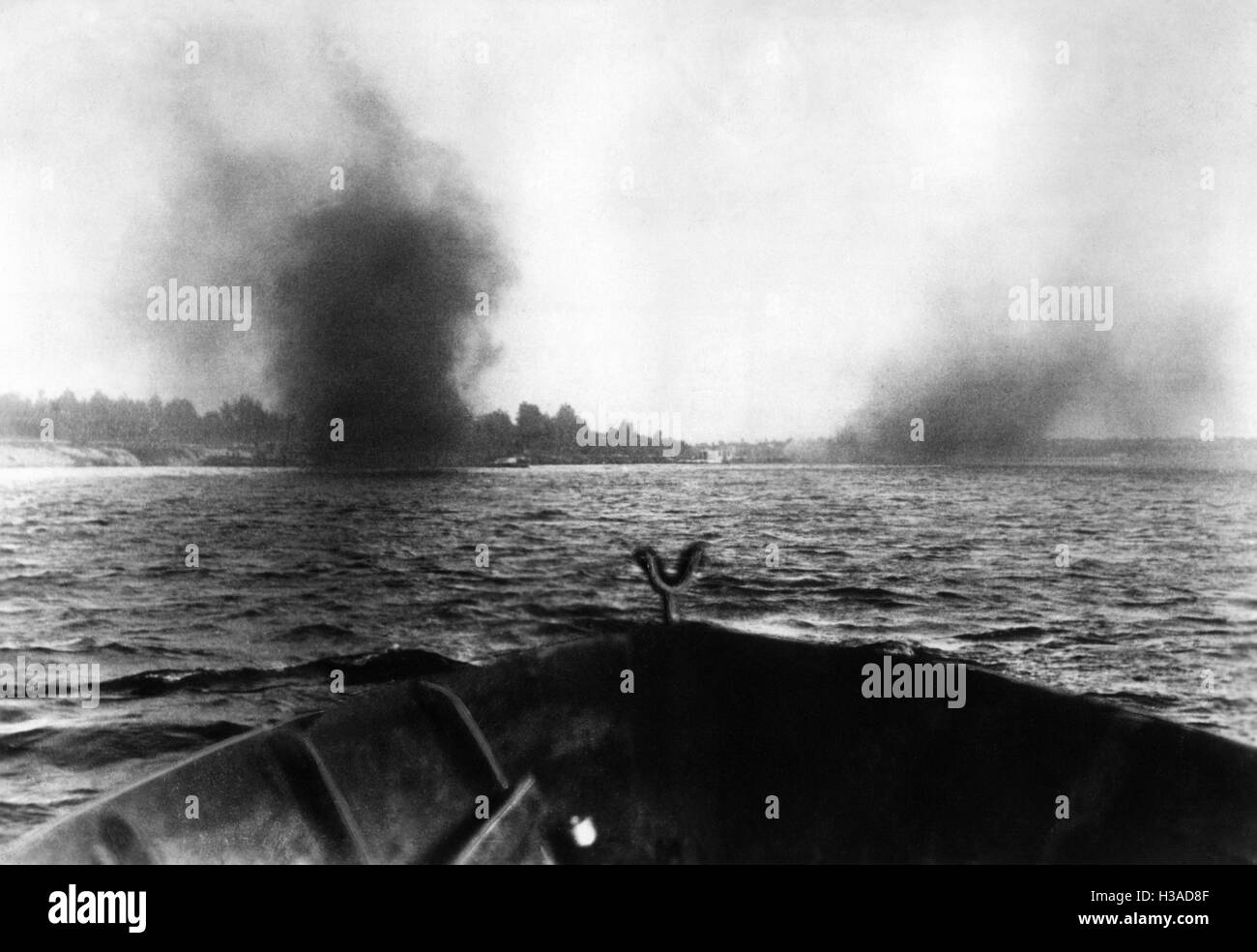 Le bateau d'assaut allemand sur le Dniepr, 1941 Banque D'Images