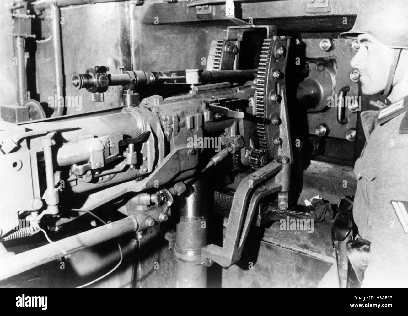 Fusil dans un bunker conquis de l'Armée Rouge, 1941 Banque D'Images