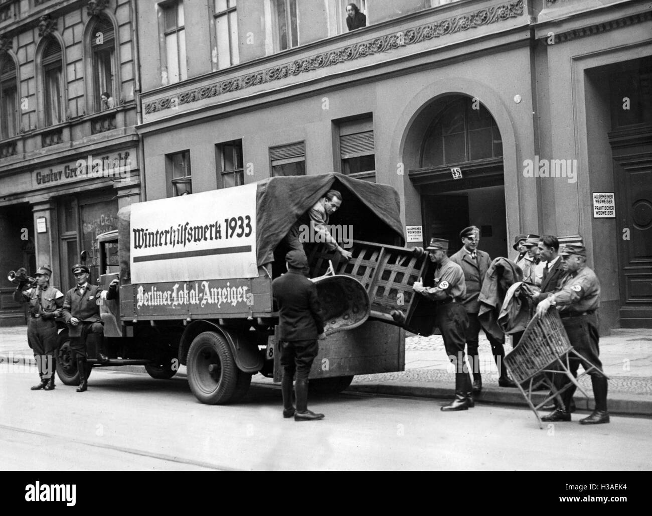 Les membres de sa perception à l'aide d'hiver à Berlin, 1933 Banque D'Images