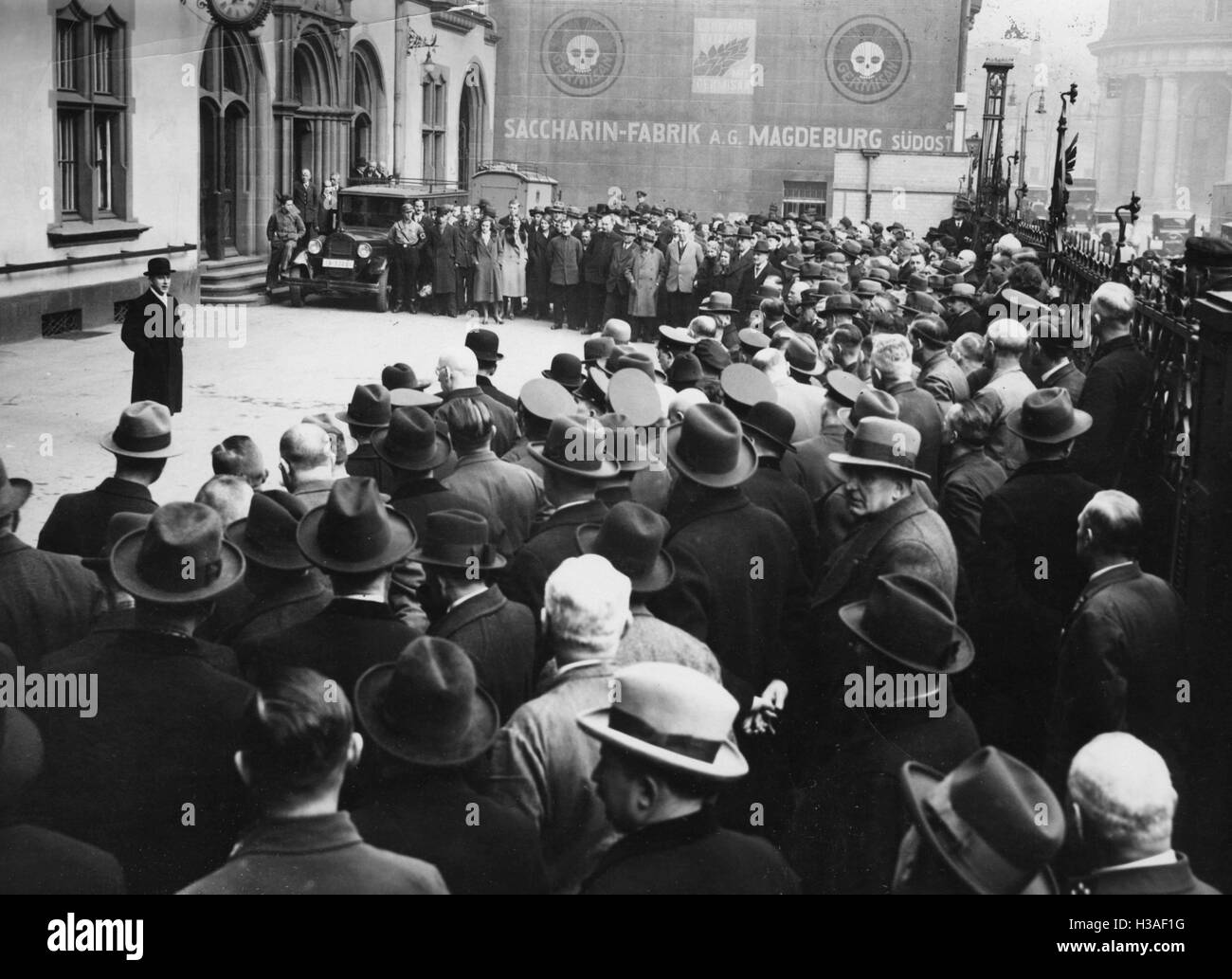 Discours à l'évolution des drapeaux à Magdebourg, 1933 Banque D'Images