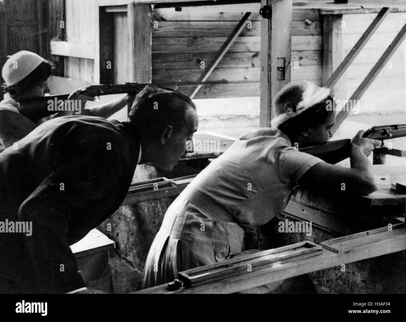 Les exercices de tir dans l'École coloniale pour les femmes Rendsburg, 1932 Banque D'Images
