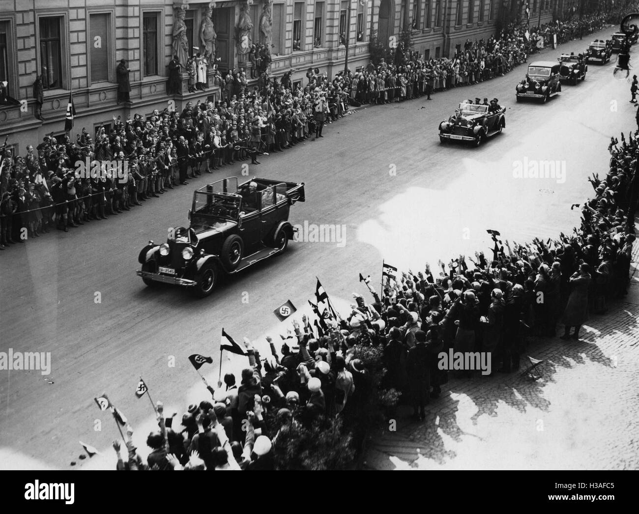 Hindenburg et Hitler sur la façon de le rallye des jeunes le 1 mai 1933 Banque D'Images