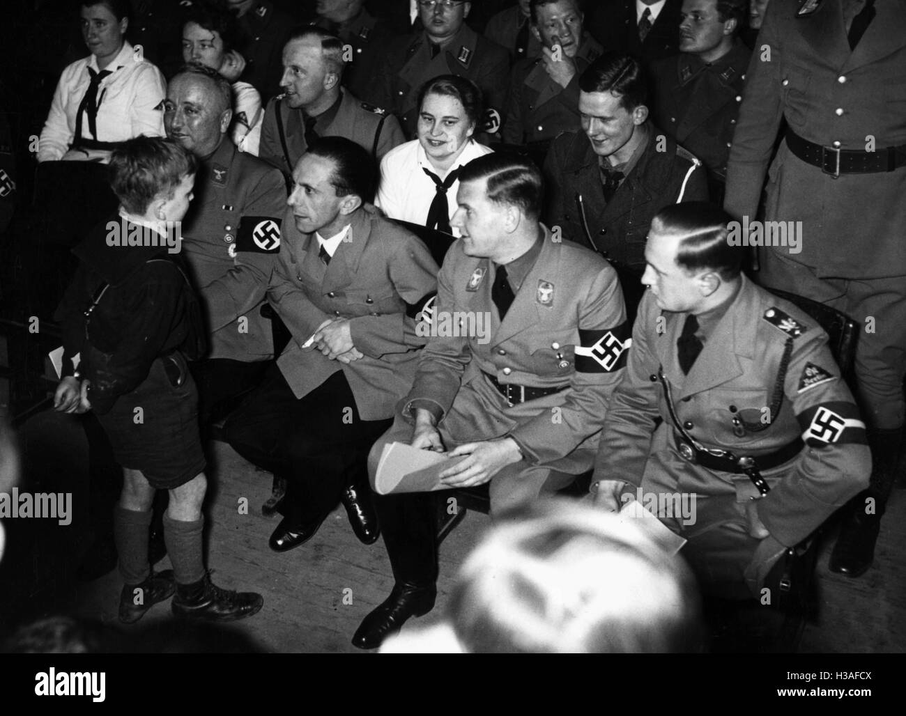 Robert Ley, Joseph Goebbels, Baldur von Schirach et Artur Axmann lors d'un événement jeunesse de Hitler à Berlin, 1935 Banque D'Images