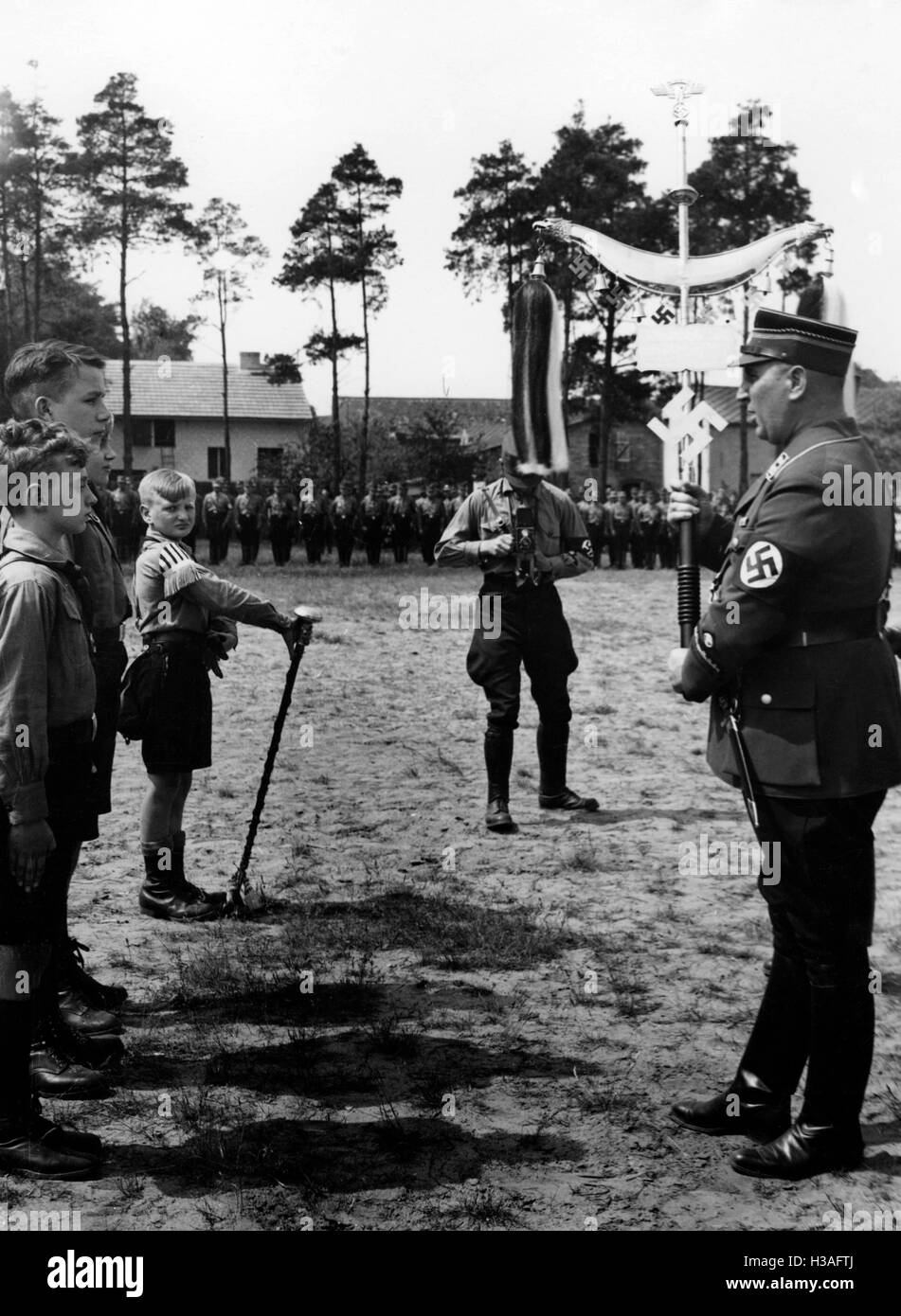 Obersturmbannfuehrer Lueder et membres Jungvolk Banque D'Images