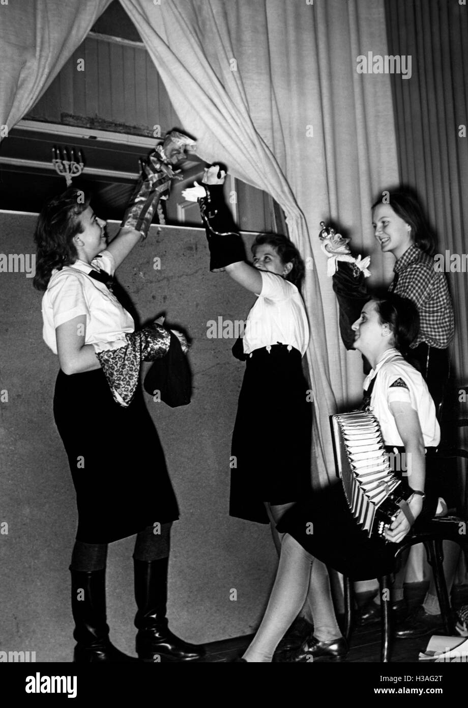 "La marionnette de la BDM à l'exposition ''Jeunesse dans le Reich, Berlin 1942''' Banque D'Images