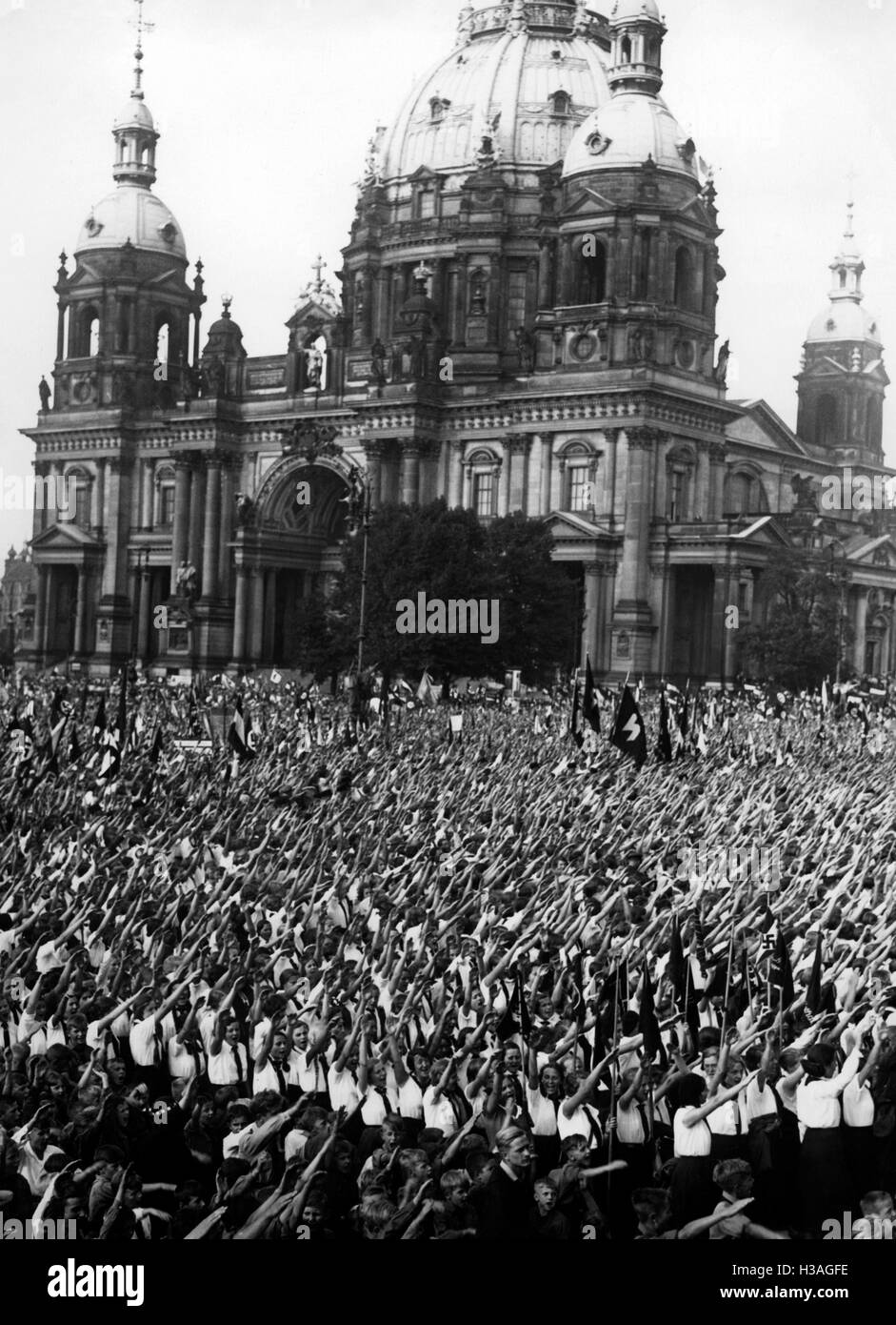 Rallye jeunes dans le Lustgarten de Berlin, 1933 Photo Stock - Alamy