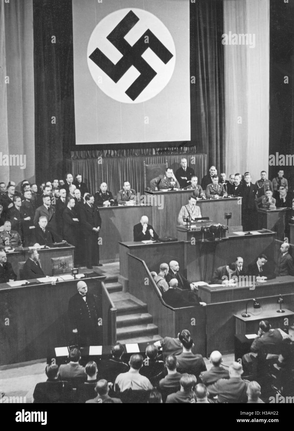 Adolf Hitler parle devant le Reichstag à l'Opéra Kroll à Berlin, 1933 Banque D'Images