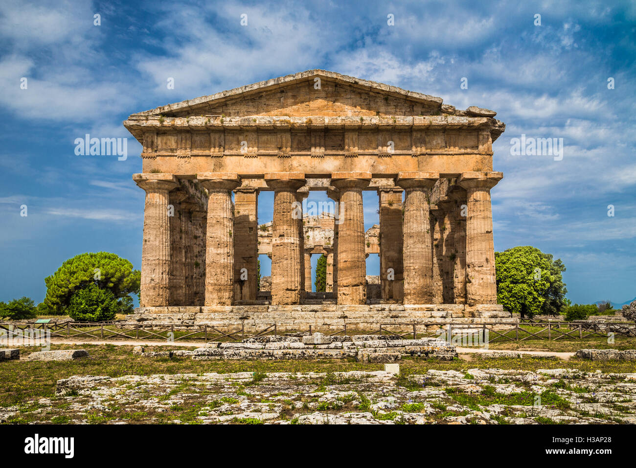 Temple d'Héra à l'archéologique de Paestum célèbre site du patrimoine mondial de l'UNESCO, qui contient certaines des plus préservés ancie Banque D'Images