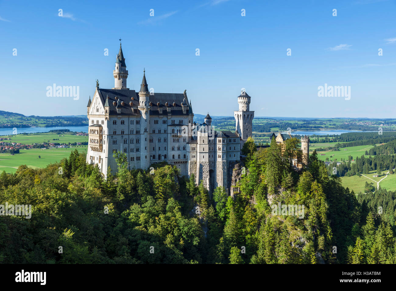 Le château de Neuschwanstein (Schloss Neuschwanstein), le palais de contes de fées construit par le roi Louis II de Bavière, Hohenschwangau, Allemagne Banque D'Images