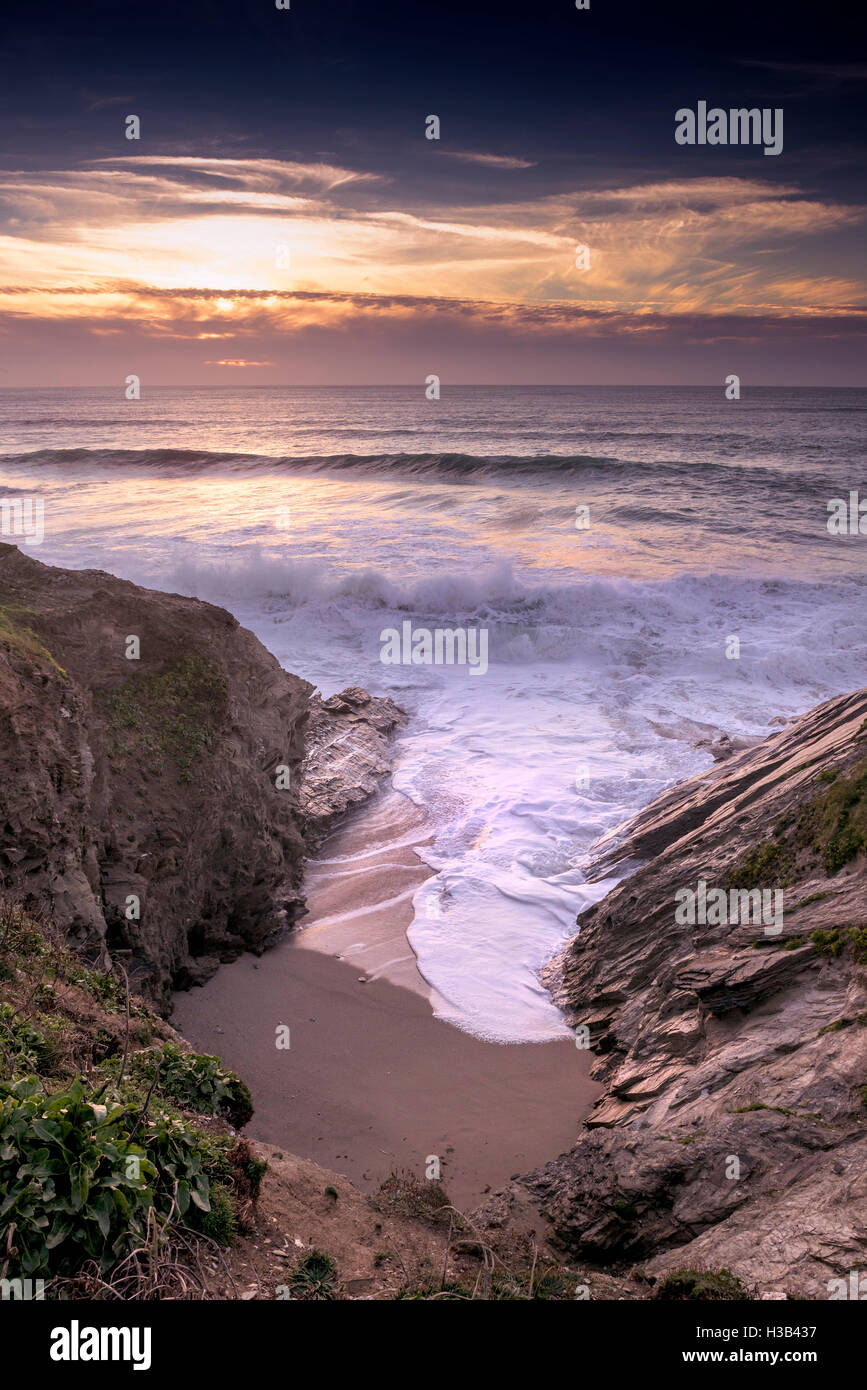 Lumière du soir à peu de Fistral Newquay, Cornwall. Banque D'Images