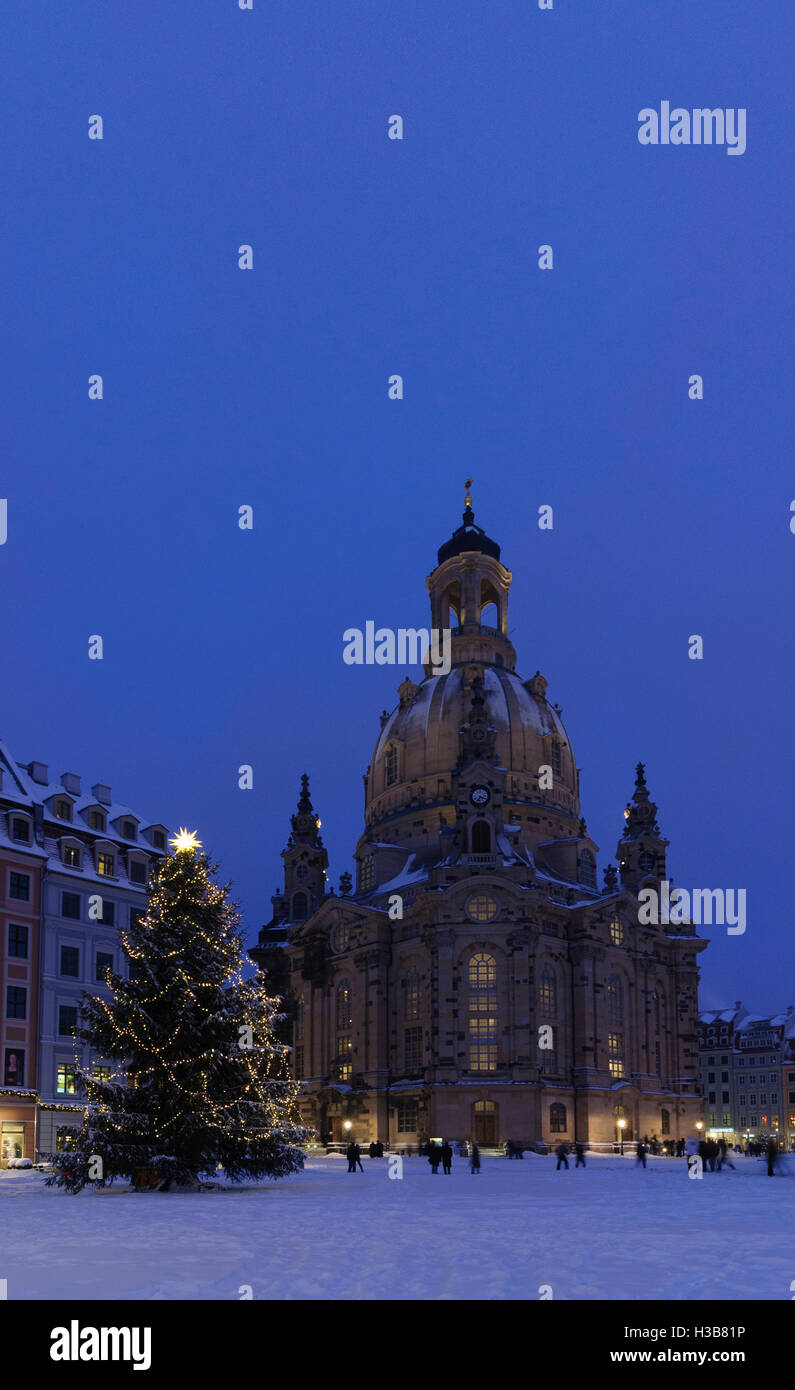 La place Neumarkt Dresden : et l'église Frauenkirche dans la neige à Noël, , Sachsen, Saxe, Allemagne Banque D'Images