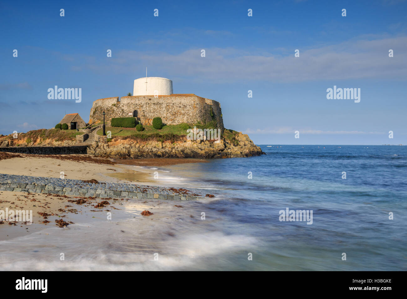 Fort gris, sur Rocquaine Bay, Guernsey, Channel Islands. Banque D'Images