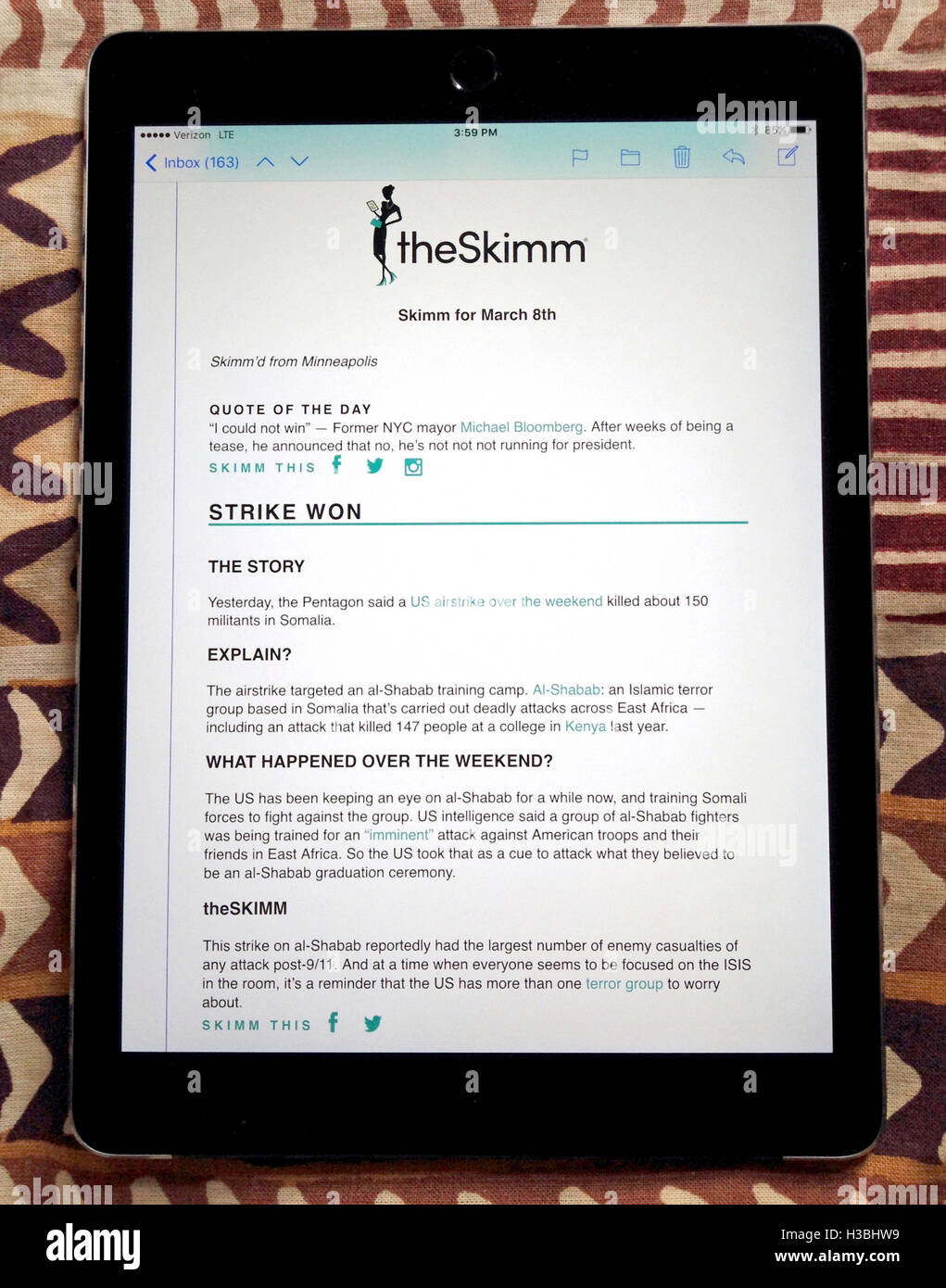 TheSkimm, un bulletin électronique quotidien avec le contenu rédactionnel. Banque D'Images