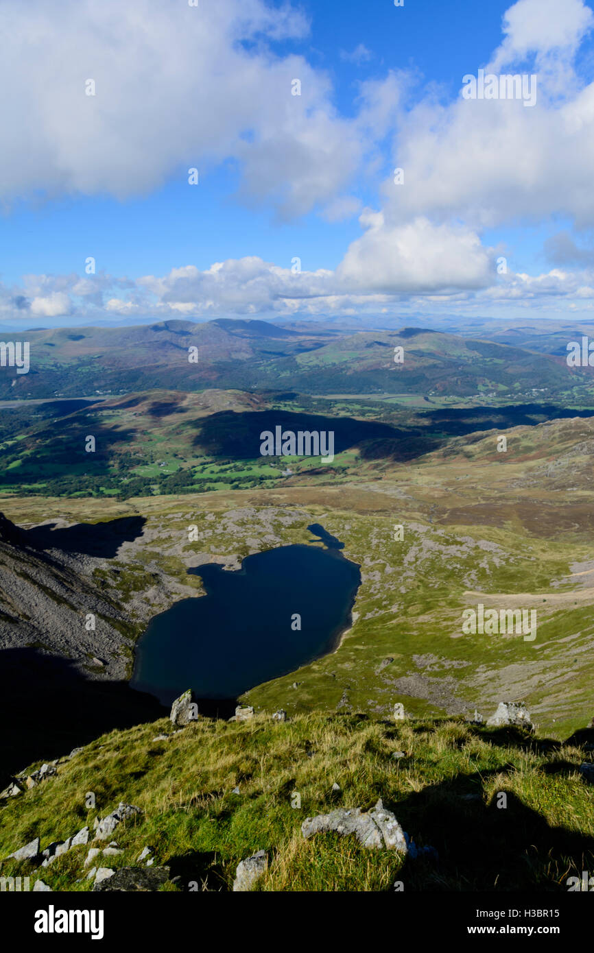 Une vue vers le nord à partir de la montagne Cadair Idris dans le parc national de Snowdonia, le Pays de Galles. Banque D'Images