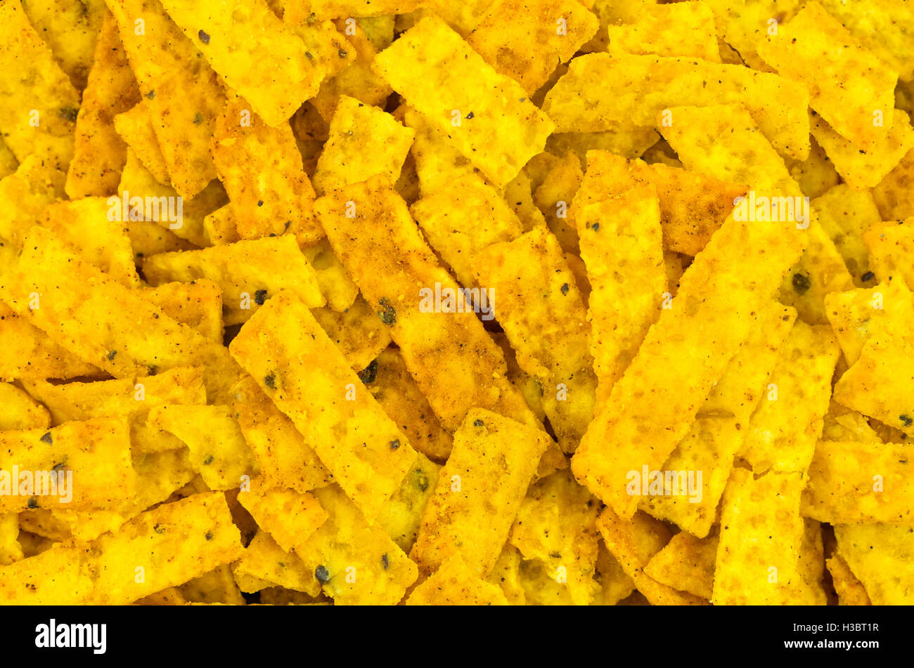 Close up de maïs-grain à l'aide d'épices pour salades taco chip. Bien qu'ils contiennent, multigrains les graisses saturées. Banque D'Images