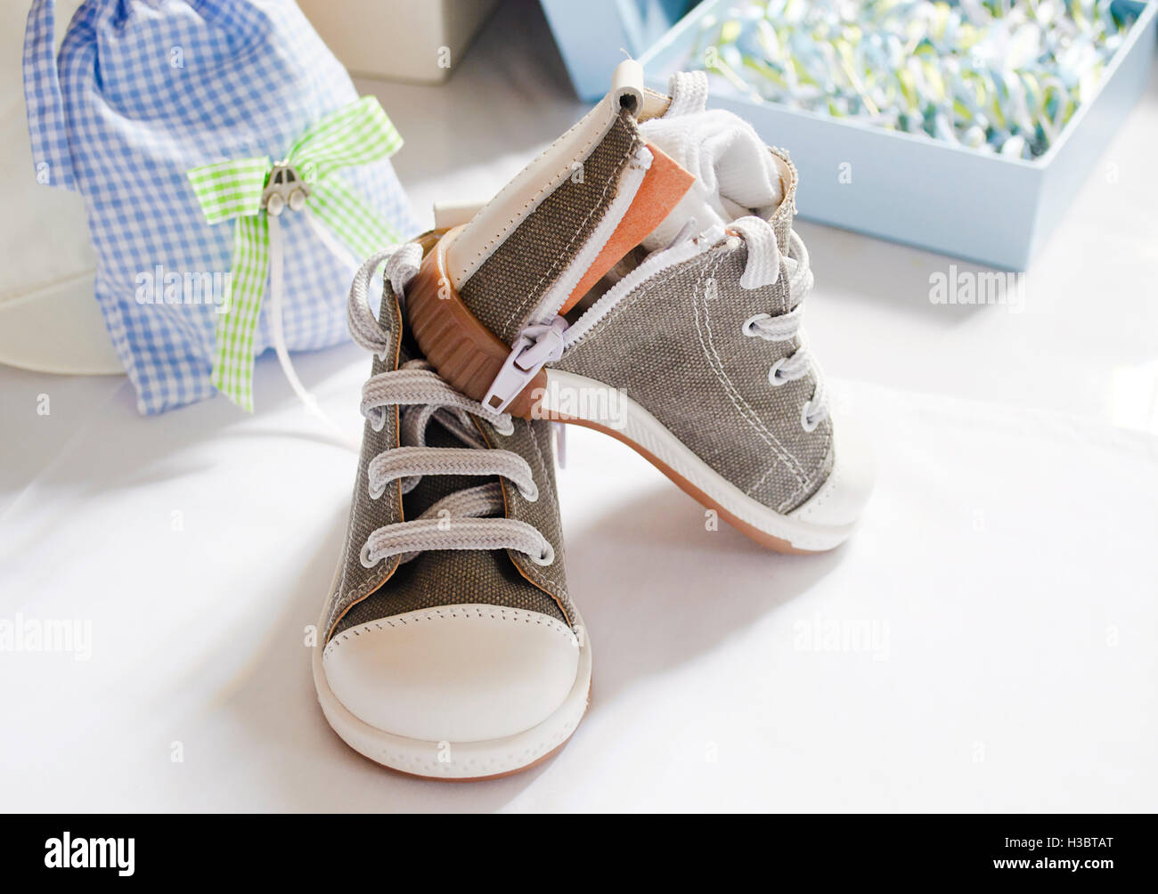 Bebe Garcon Chaussures De Bapteme Bapteme Orthodoxe Grece Concept Photo Stock Alamy