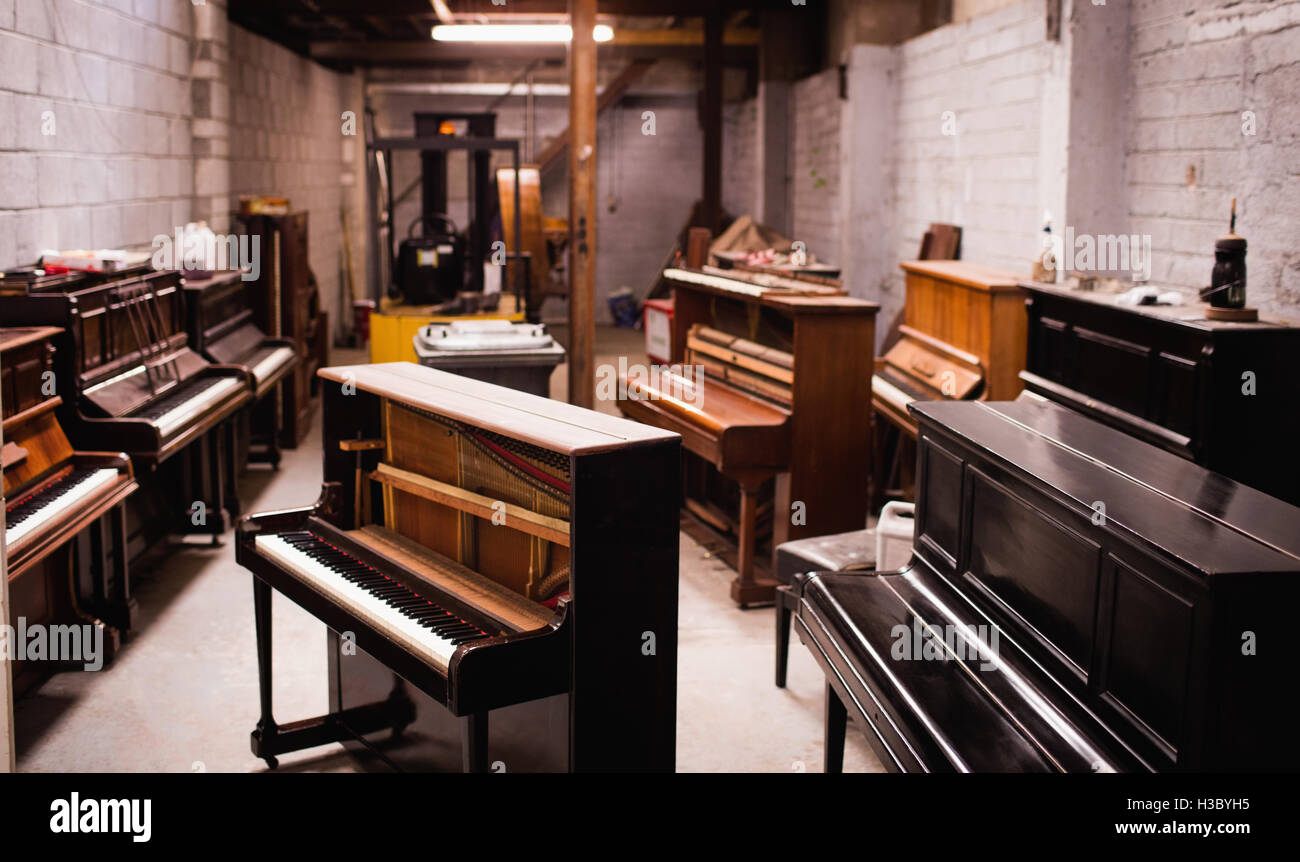 Atelier de pianos Photo Stock - Alamy