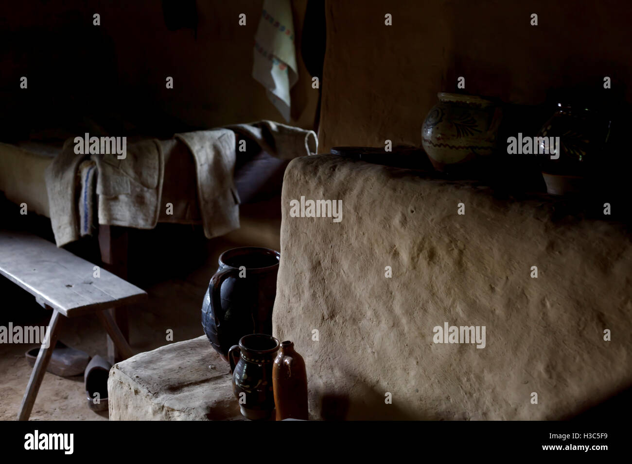 Un intérieur ethnique dans une vieille maison de l'Ukraine Banque D'Images