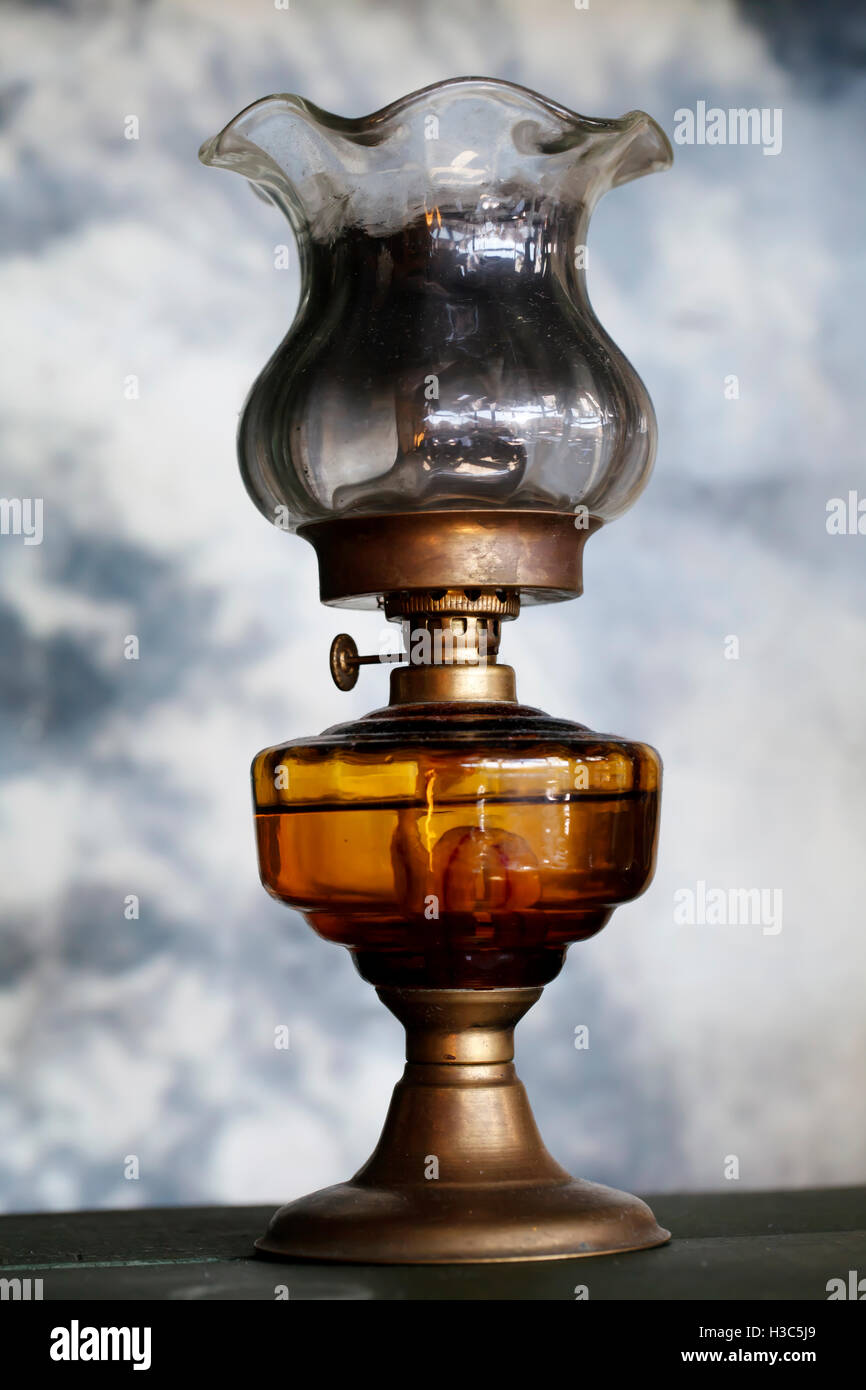Une lampe à pétrole, Vintage Retro fond d'éclairage Banque D'Images