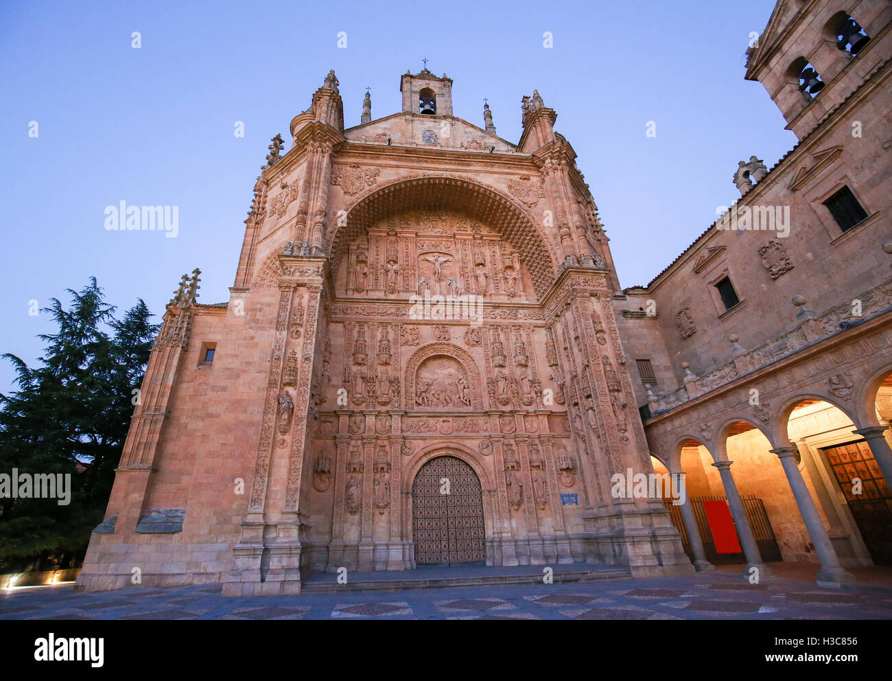 Le Convento de San Esteban est un monastère dominicain situé dans la Plaza del Concilio de Trento dans la ville de Salamanque, Spai Banque D'Images