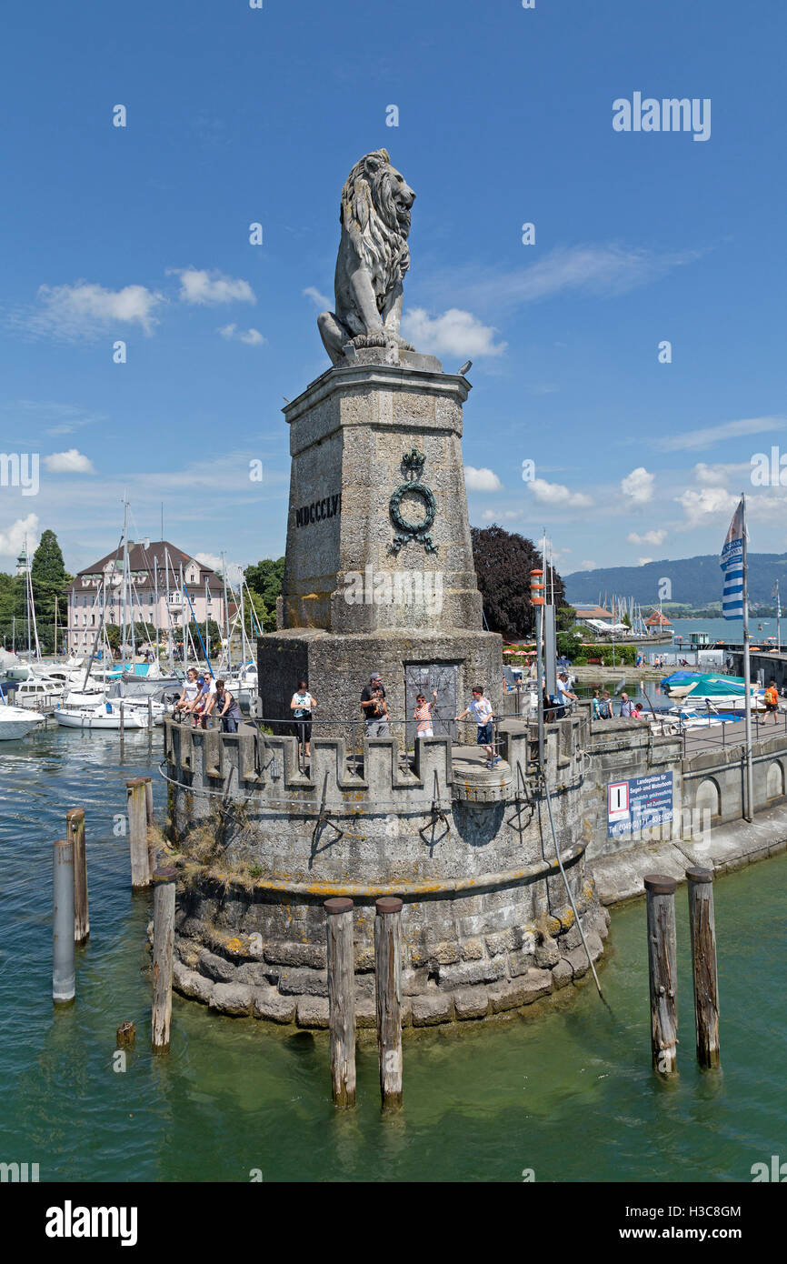 Statue de lion, port, Lindau, le lac de Constance, Bavière, Allemagne Banque D'Images