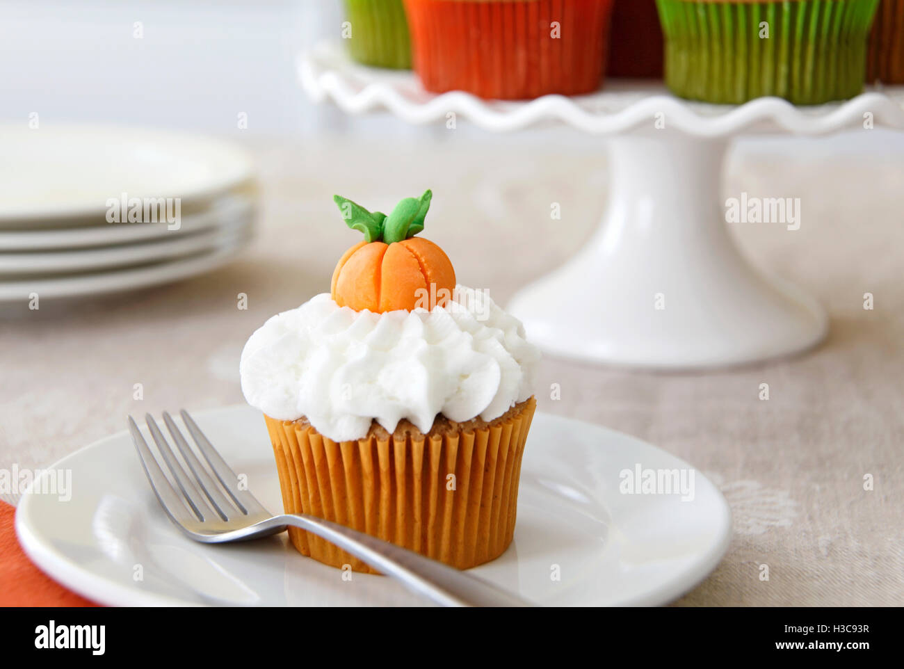 Spice de citrouille à la vanille cupcake buttercream décoré pour l'Halloween et Thanksgiving Banque D'Images