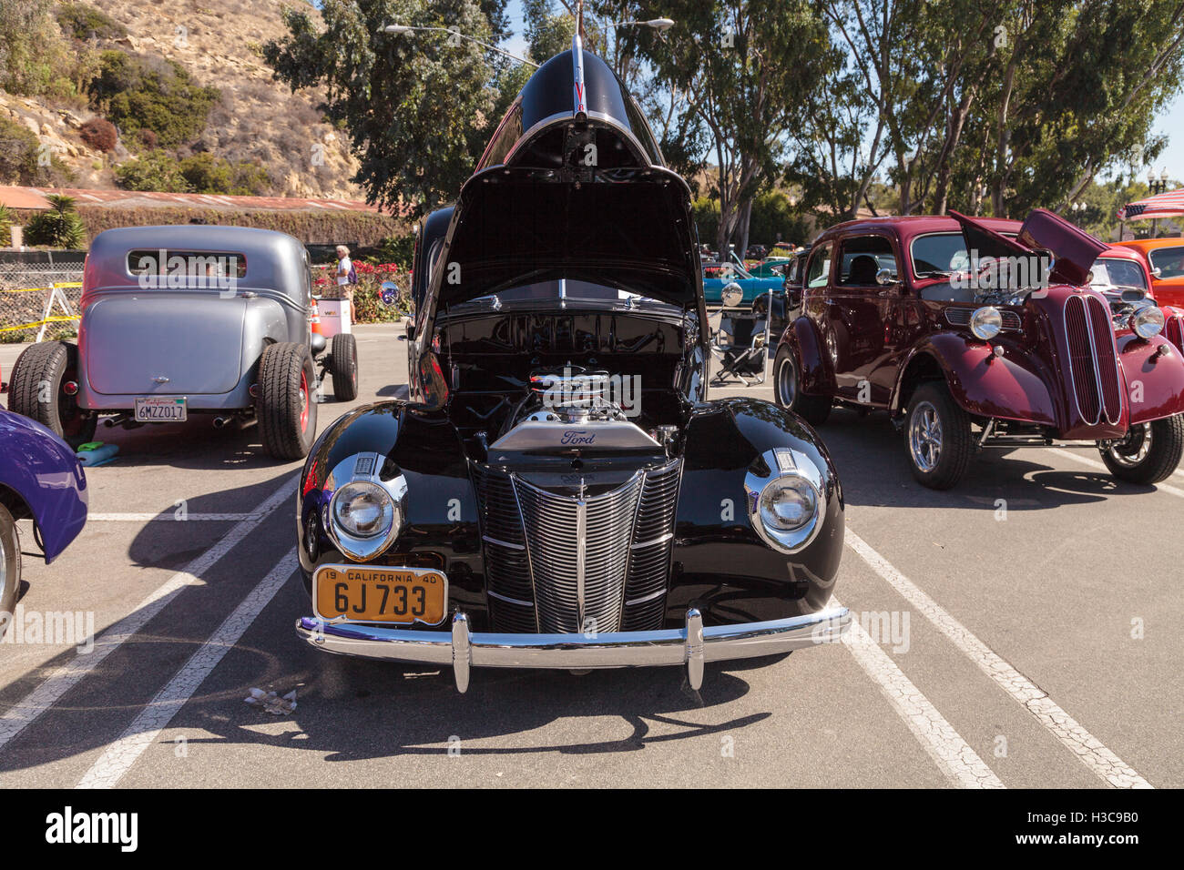 Laguna Beach, CA, USA - 2 octobre, 2016 : Noir 1940 Berline de Luxe Ford administré par Rob Stinson et affichée au Rotary Club de L Banque D'Images