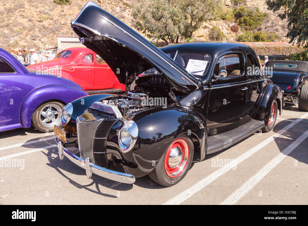 Laguna Beach, CA, USA - 2 octobre, 2016 : Noir 1940 Berline de Luxe Ford administré par Rob Stinson et affichée au Rotary Club de L Banque D'Images
